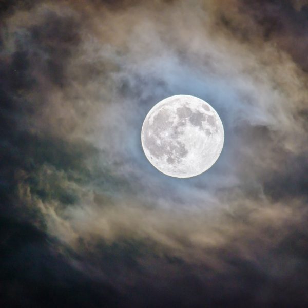 Ways to Honor and Celebrate the Full Moon
